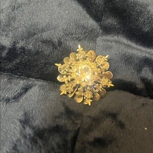 Elegant vintage Silver and Rhinestone Star  Brooch